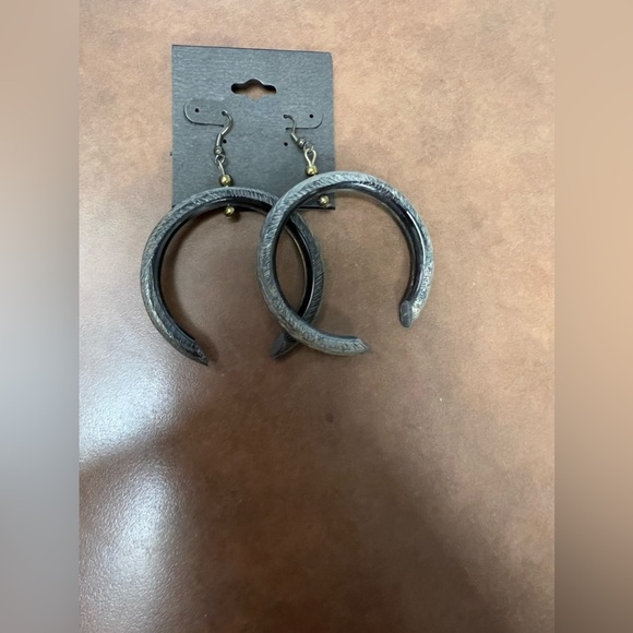 Black and Gold Hoop Necklace with earrings-Contemporary, statement piece - Picture 9 of 9